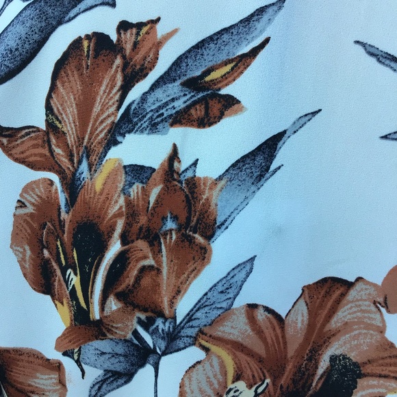 FLORAL SPLIT SLEEVES & SURPLICE TOP - Picture 7 of 8